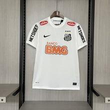 Carregar imagem no visualizador da galeria, Camisa Santos Home 12/13 NEYMAR JR/11 Retrô - Branca