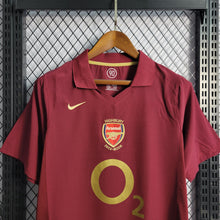Carregar imagem no visualizador da galeria, Camisa Arsenal Home 05/06 Retrô - Vinho
