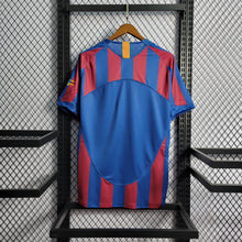 Carregar imagem no visualizador da galeria, Camisa Barcelona 05/06 Retrô - Azul e Vermelha