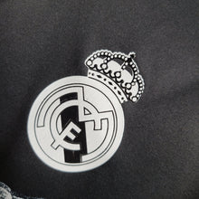 Carregar imagem no visualizador da galeria, Camisa Real Madrid Third 14/15 Retrô - Preta