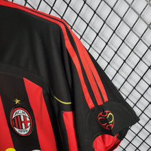 Carregar imagem no visualizador da galeria, Camisa Milan Home 06/07 Retrô - Vermelha e Preta