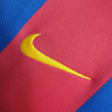 Carregar imagem no visualizador da galeria, Camisa Barcelona Home 10/11 Retrô - Azul e Vermelha