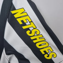Carregar imagem no visualizador da galeria, Camisa Santos Away 12/13 NEYMAR JR/11 Retrô - Branca e Preta