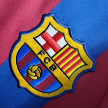 Carregar imagem no visualizador da galeria, Camisa Barcelona 05/06 Retrô - Azul e Vermelha
