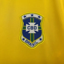Carregar imagem no visualizador da galeria, Camisa Brasil Home 1977 Retrô - Amarela
