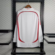 Carregar imagem no visualizador da galeria, Camisa Milan Away 06/07 Retrô Manga Longa - Branca