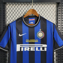 Carregar imagem no visualizador da galeria, Camisa Inter de Milão Home 09/10 Retrô - Azul e Preta