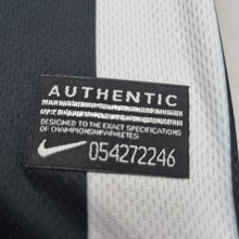Carregar imagem no visualizador da galeria, Camisa Santos Away 12/13 NEYMAR JR/11 Retrô - Branca e Preta