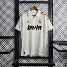 Carregar imagem no visualizador da galeria, Camisa Real Madrid Home 11/12 Retrô - Branca e Dourada