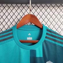 Carregar imagem no visualizador da galeria, Camisa Real Madrid Third 17/18 Retrô - Azul