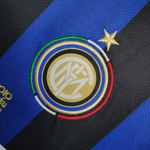 Carregar imagem no visualizador da galeria, Camisa Inter de Milão Home 09/10 Retrô - Azul e Preta