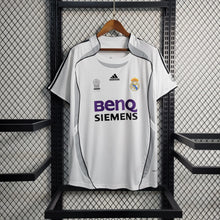 Carregar imagem no visualizador da galeria, Camisa Real Madrid Home 06/07 Retrô - Branca