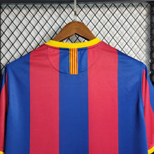 Carregar imagem no visualizador da galeria, Camisa Barcelona Home 10/11 Retrô - Azul e Vermelha