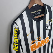Carregar imagem no visualizador da galeria, Camisa Santos Away 12/13 NEYMAR JR/11 Retrô - Branca e Preta