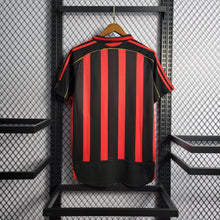 Carregar imagem no visualizador da galeria, Camisa Milan Home 06/07 Retrô - Vermelha e Preta