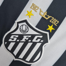 Carregar imagem no visualizador da galeria, Camisa Santos Away 12/13 NEYMAR JR/11 Retrô - Branca e Preta