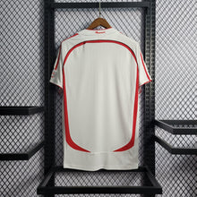 Carregar imagem no visualizador da galeria, Camisa Milan Away 06/07 Retrô - Branca