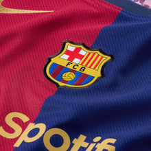 Carregar imagem no visualizador da galeria, Camisa Barcelona Feminina Home 24/25 - Azul e Vermelha