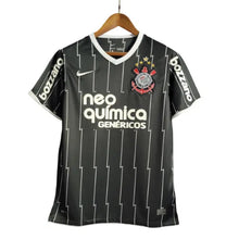 Carregar imagem no visualizador da galeria, Camisa Corinthians Away Retrô 11/12 - Preta