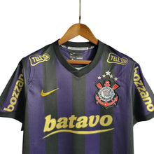 Carregar imagem no visualizador da galeria, Camisa Corinthians Away Retrô 09/10 - Preta e Roxa