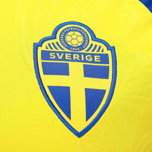 Carregar imagem no visualizador da galeria, Camisa Suécia Home 2026 - Amarelo