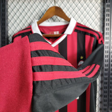 Carregar imagem no visualizador da galeria, Camisa Milan Home 09/10 Retrô Manga Longa - Vermelha e Preta