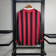 Carregar imagem no visualizador da galeria, Camisa Milan Home 09/10 Retrô Manga Longa - Vermelha e Preta