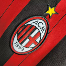Carregar imagem no visualizador da galeria, Camisa Milan Home 13/14 Retrô Manga Longa - Vermelha e Preta