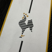Carregar imagem no visualizador da galeria, Camisa Atlético Mineiro Manto da Massa 2024 - Preta e Branca