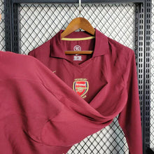 Carregar imagem no visualizador da galeria, Camisa Arsenal Home 05/06 Retrô Manga Longa - Vinho