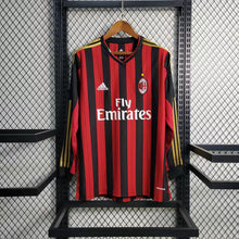 Carregar imagem no visualizador da galeria, Camisa Milan Home 13/14 Retrô Manga Longa - Vermelha e Preta