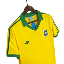 Carregar imagem no visualizador da galeria, Camisa Brasil Home 1977 Retrô - Amarela