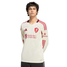 Carregar imagem no visualizador da galeria, Camisa Liverpool Away 25/26 Manga Longa - Creme