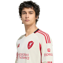 Carregar imagem no visualizador da galeria, Camisa Liverpool Away 25/26 Manga Longa - Creme